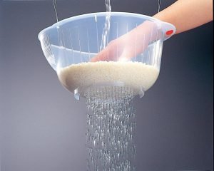 Reis-Waschschüsseln